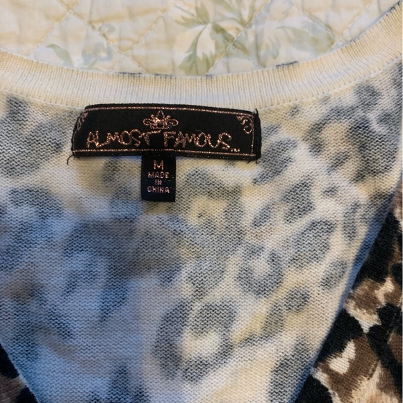 Short leopard cardigan. - Picture 2 of 3